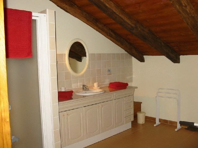 Une salle de bain - maison basque