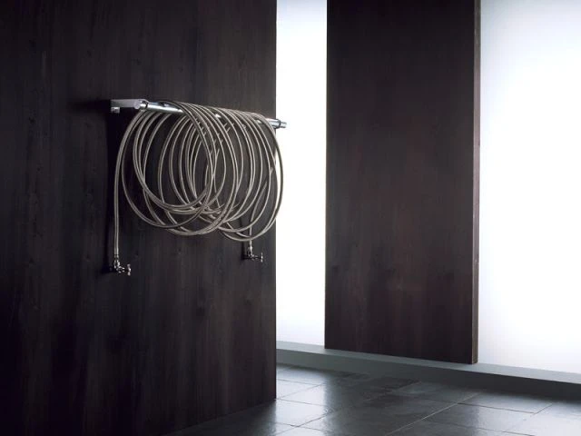 Tuyau d'arrosage - radiateur gris