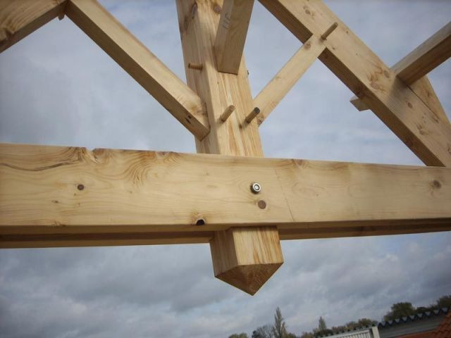 charpente sur blochets d'un pavillon au centre de formation de tarbes - valdes