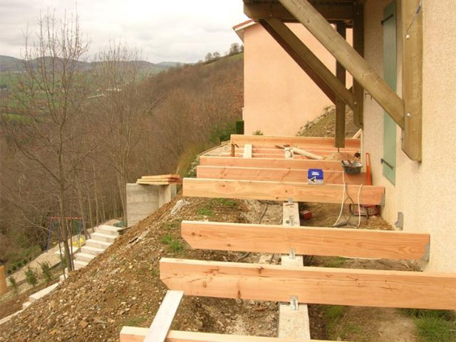 4 Terrasses Posées Sur Un Jardin En Pente