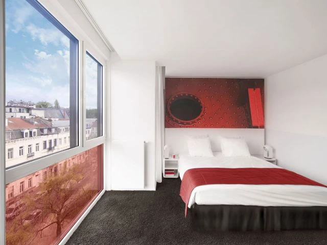 Chambre rouge - Hôtel Pantone