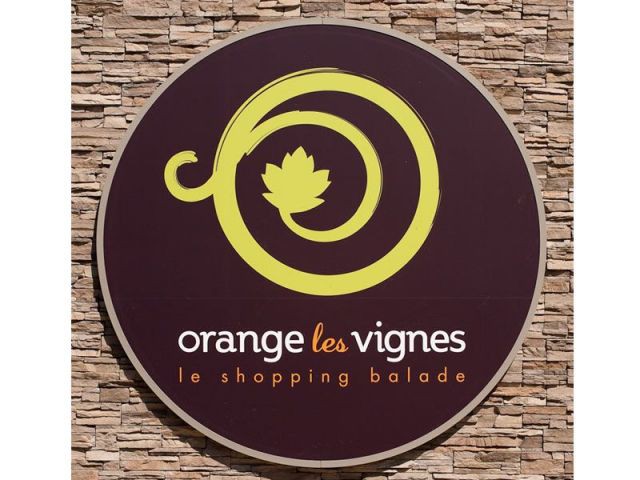 Un concept de shopping à taille humaine - Centre commercial Outsign orange les vignes 