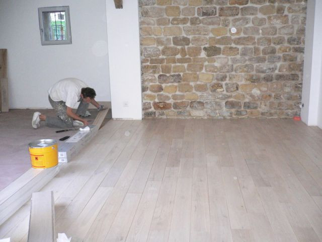 Aménagement intérieur : pose du parquet - Rénovation ébénisterie