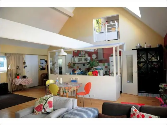 Séjour d'un duplex et sa cuisine-serre - habiter un immeuble en IDF