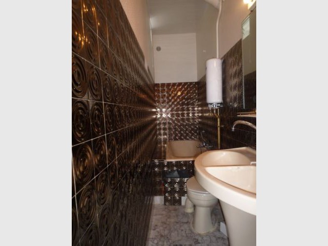 Une "vraie" salle de bains aménagée dans 3m2 (suite) - Reportage salle de bains