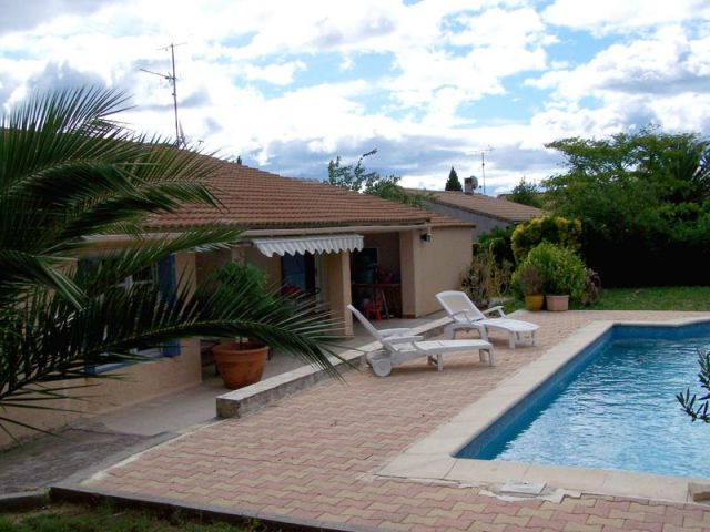 Avant - côté jardin - Maison autour d'une piscine