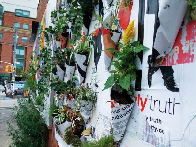 Guerrilla jardinière, Posters Pockets Plants Toron