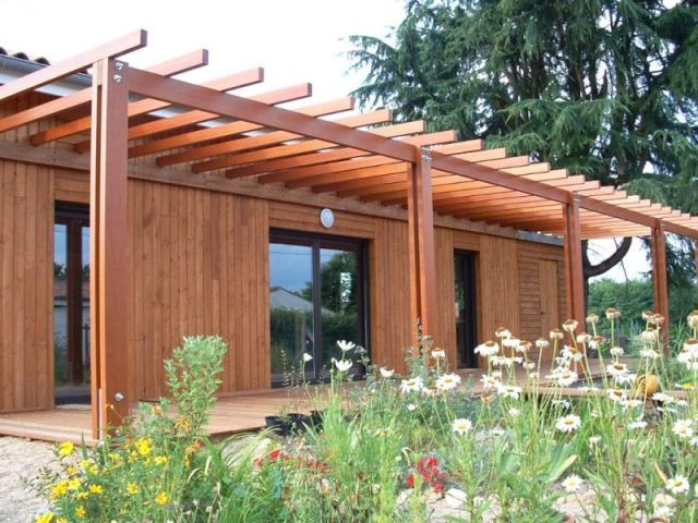 Fabrication d'un hangar agricole en bois au coeur du Luberon à