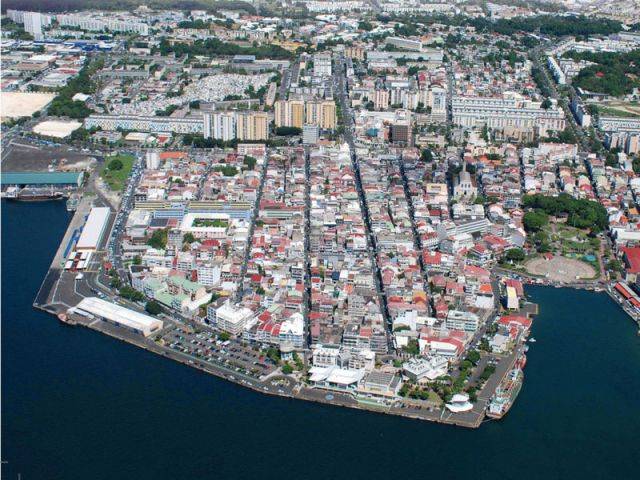 la rénovation urbaine de pointe à pitre