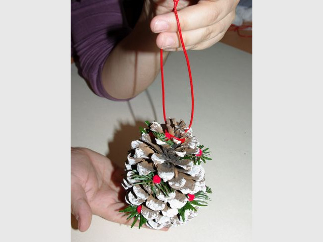 Une Pomme De Pin 3 Suspensions De Noel