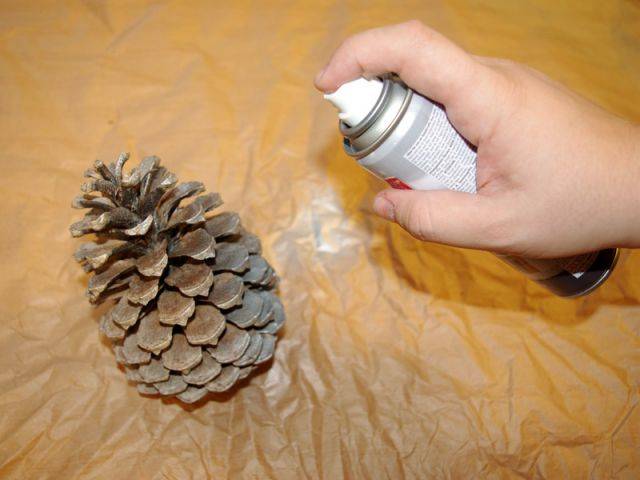 Une Pomme De Pin 3 Suspensions De Noel