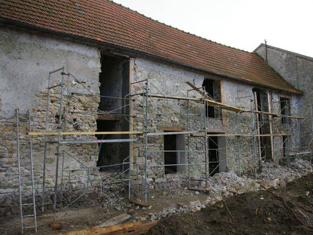 Rénover une grange du XVIIe siècle en une maison d'hôtes - Herbes folles