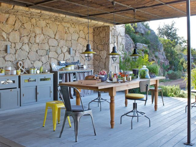 Une terrasse brute et nature - Ambiance industrielle