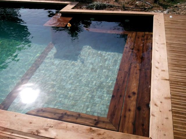 Une piscine et un spa tout en bois - 10 piscines au détail choc