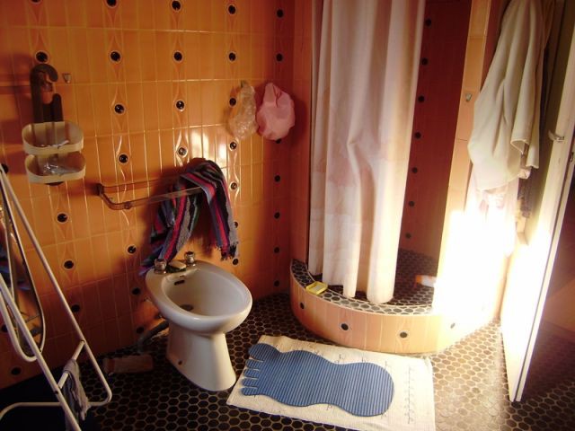 Vue salle de bains avant - Home staging reportage