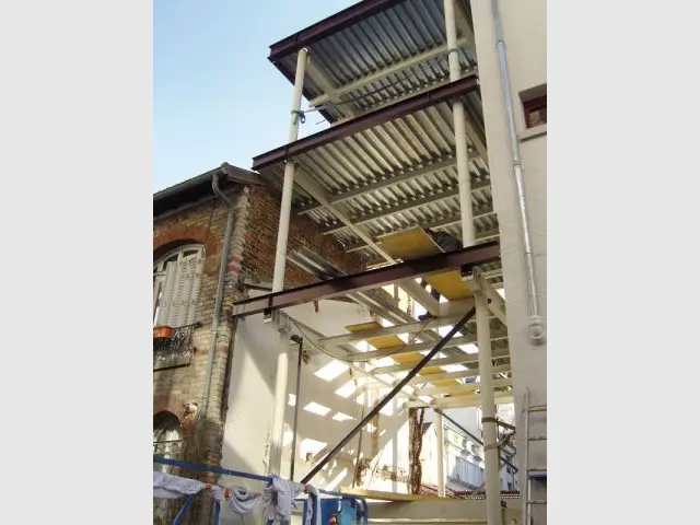 Chantier - Montage de la structure - Maison verticale