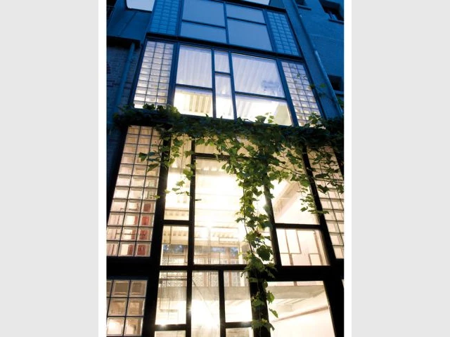 Façade vue de nuit - Maison verticale