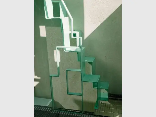 Escalier à pas décalés - Maison verticale