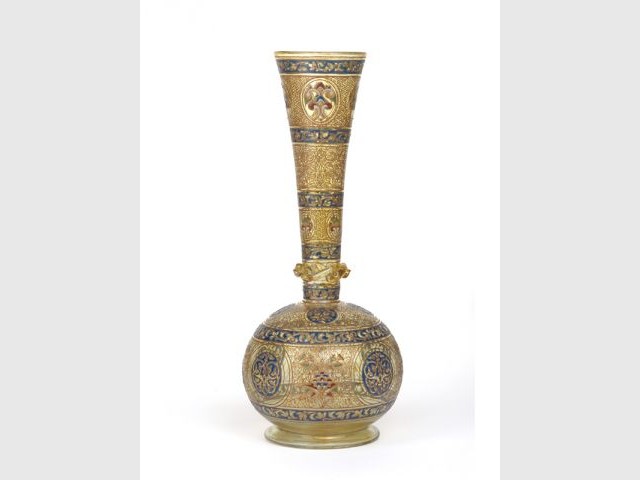 Vase type verre émaillé - Les arts décoratifs
