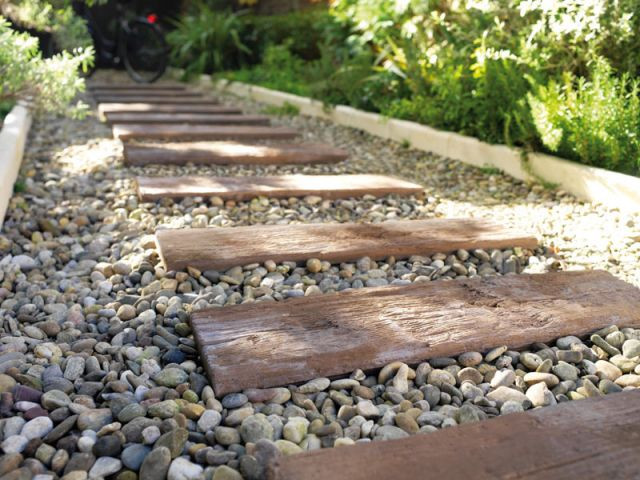 Allée de pas japonais  Allées de jardin en pierre, Pierres jardin