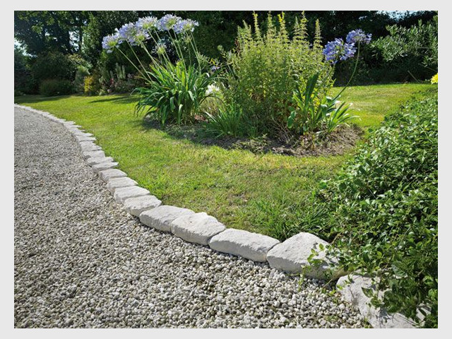 Allée de pas japonais  Allées de jardin en pierre, Pierres jardin