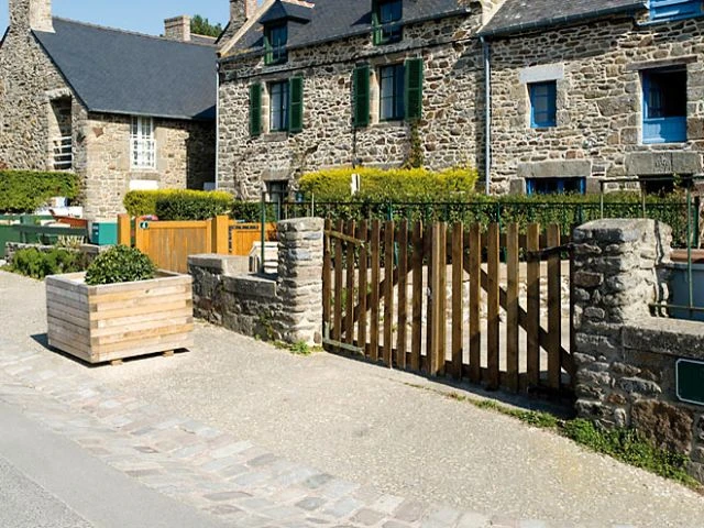 Une allée en béton décoratif - Allées de jardin