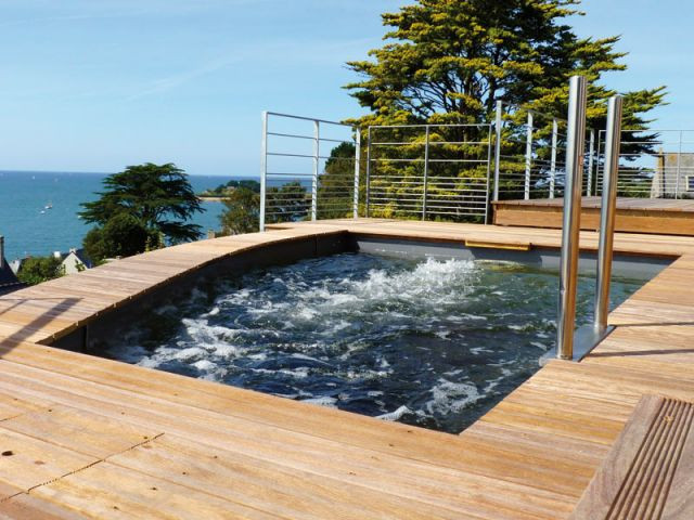 Une Piscine à Fond Mobile Pour Profiter De La Vue