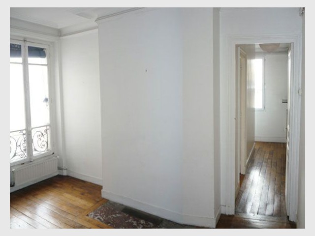 Vue du couloir depuis le salon (avant) - planda appartement