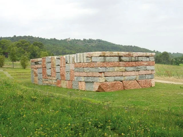 Wall of light cubed de Sean Scully - Château La Coste - jardin