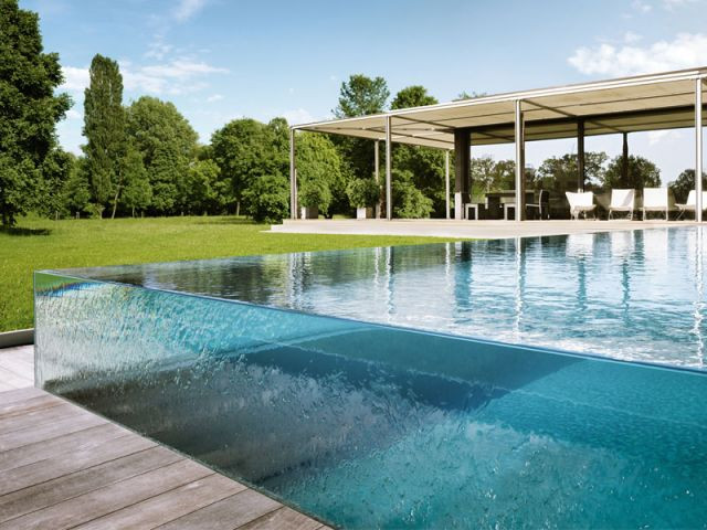 Une piscine à double paroi de verre - Piscine Carré Bleu - Concept Aquaglass