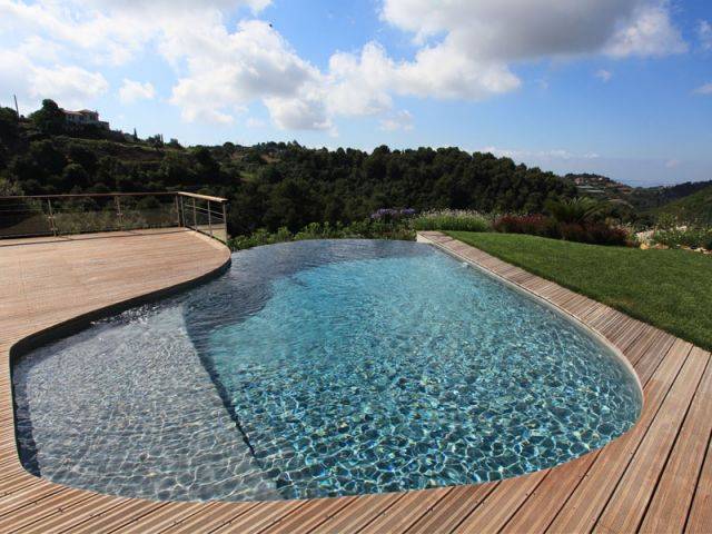 Catégorie piscine citadine inférieure à 30 m2 de forme libre - Trophée d'Argent - Diffazur Piscine 