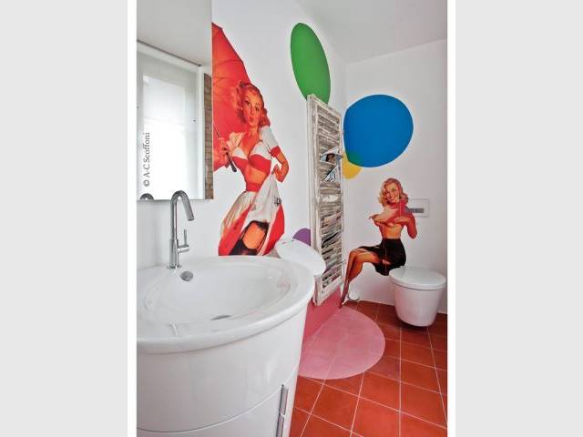 Des toilettes dédiées aux pin-ups - Duplex Carlos Pujol