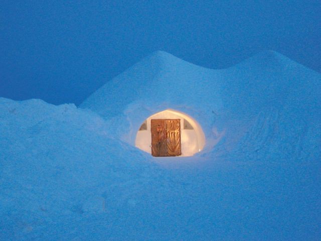 Enterré sous la neige - Hôtel igloo