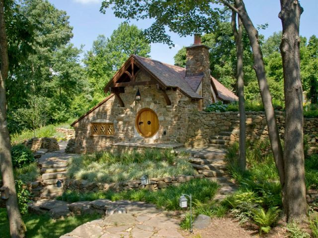 Habiter Une Véritable Maison De Hobbit