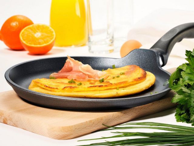 Une poêle pour les oeufs au plat et les pancakes - Sélection petit déjeuner