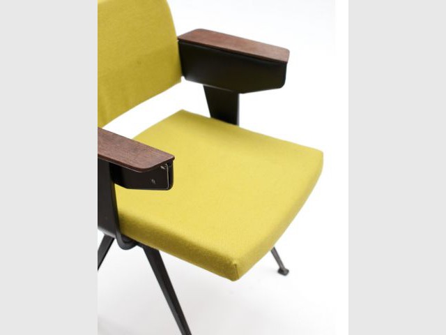 Le fauteuil jaune Resort avec accoudoirs - Expo Friso Kramer