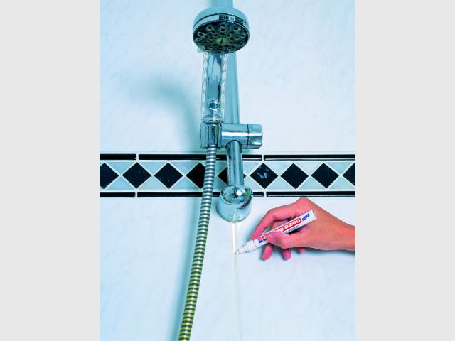 Un feutre spécial pour blanchir les joints - Eclat de la salle de bains