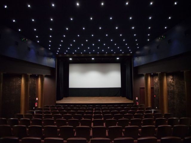 Salle moyenne  - Cinéma le Louxor à Paris 10 ème