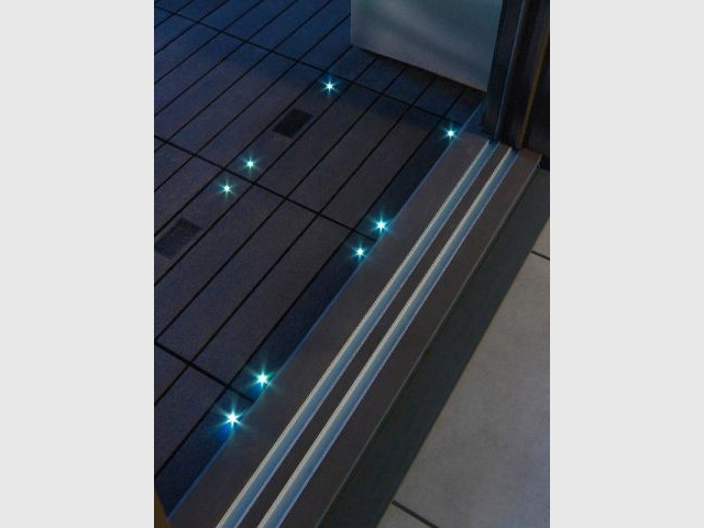 Des dalles composites lumineuses pour un balcon noctambule - Dalles extérieures