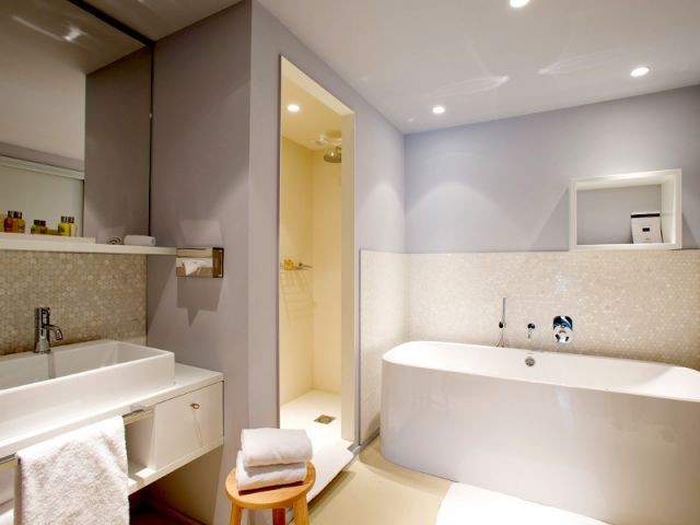 Une salle de bains de nacre - Hôtel La Plage Casadelmar
