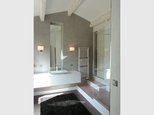 Une salle de bains à plusieurs niveaux - Bastide Aix-en-Provence