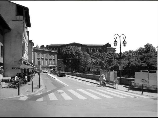Place de la Daurade - aujourd'hui - toulouse centre ville