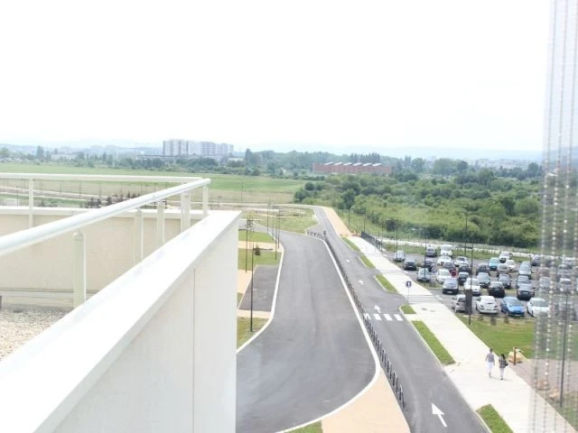 Vue sur le parking  - L'hôpital Robert Schuman à Metz et domotique