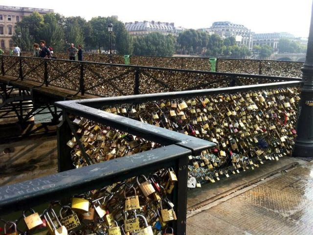 Le Pont des Arts, victime de l'amour