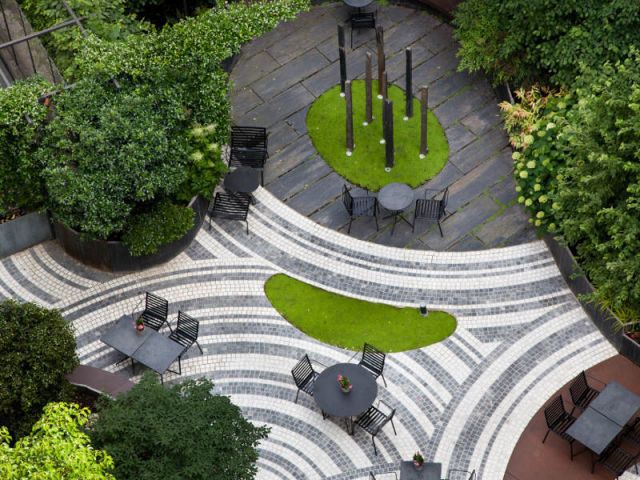 La terrasse du patio - Christian Fournet dévoile ses plus beaux jardins