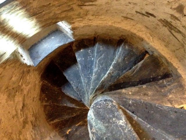 Un escalier en colimaçon d'époque - Manoir XVIIIème