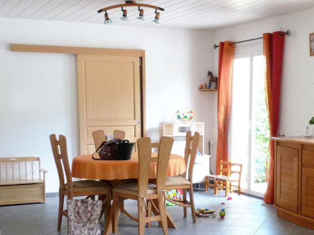 Une salle à manger démodée - Rénovation déco salon