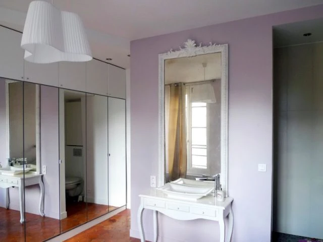 Suite parentale avec une salle de bains discrète - Rénovation décloisonnement
