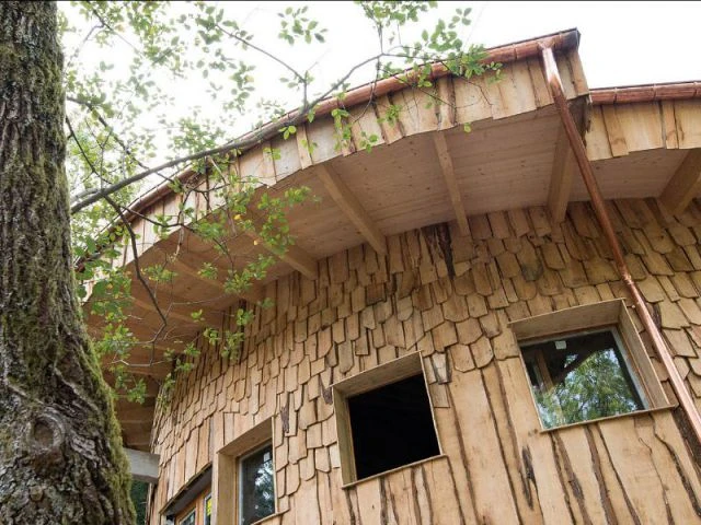 L'escargot : la cabane d'accueil - village de cabanes