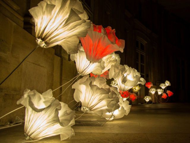 Luminaire fleurs géantes en papier